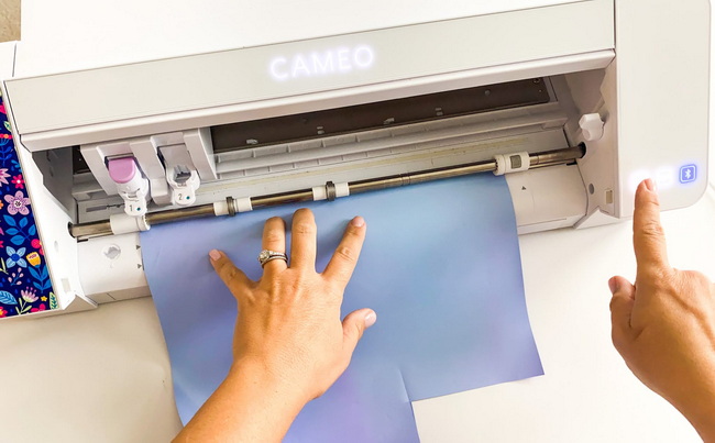 How To Load And Cut Vinyl Rolls On The Silhouette Cameo 4